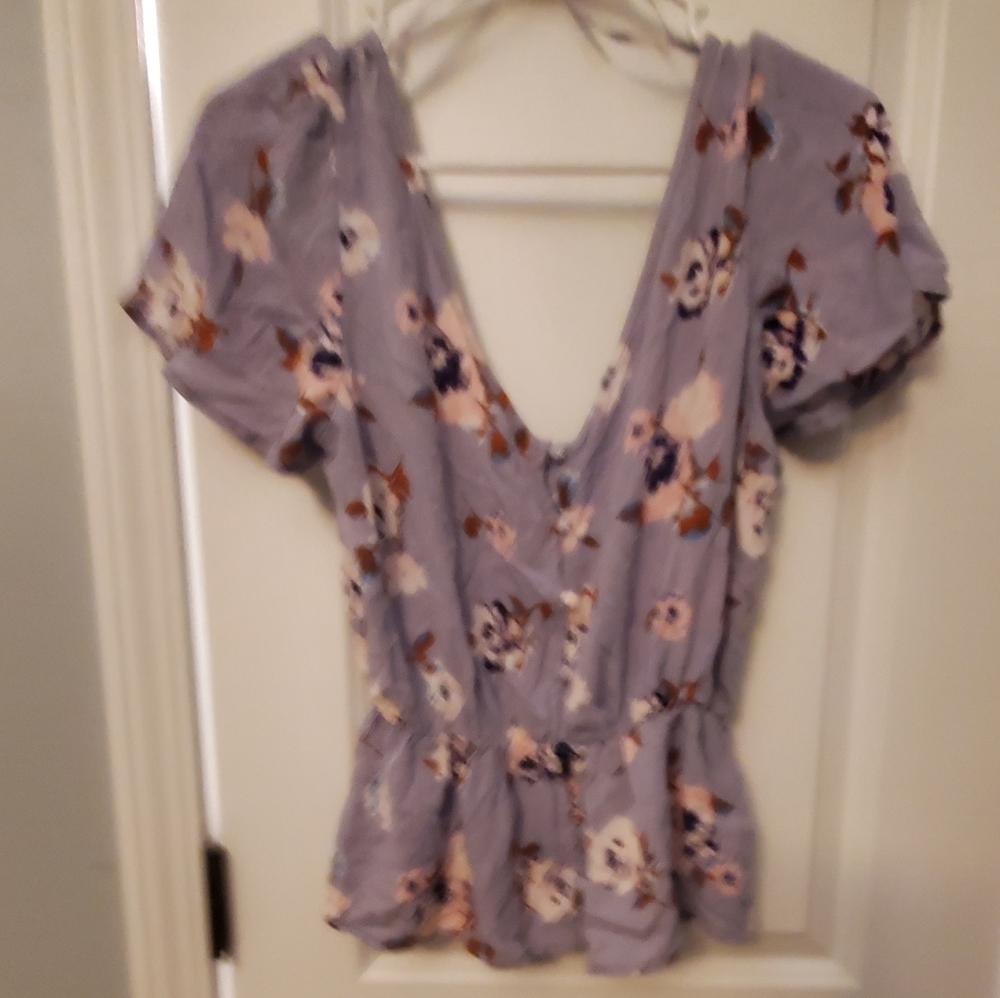 One Clothing flutter sleeve v-neck top EUC
